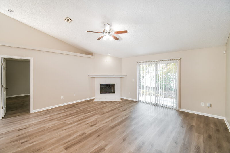 1,875/Mo, 3445 Shelley Dr Green Cove Springs, FL 32043 Living Room View 2