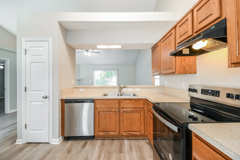 1,875/Mo, 3445 Shelley Dr Green Cove Springs, FL 32043 Kitchen View