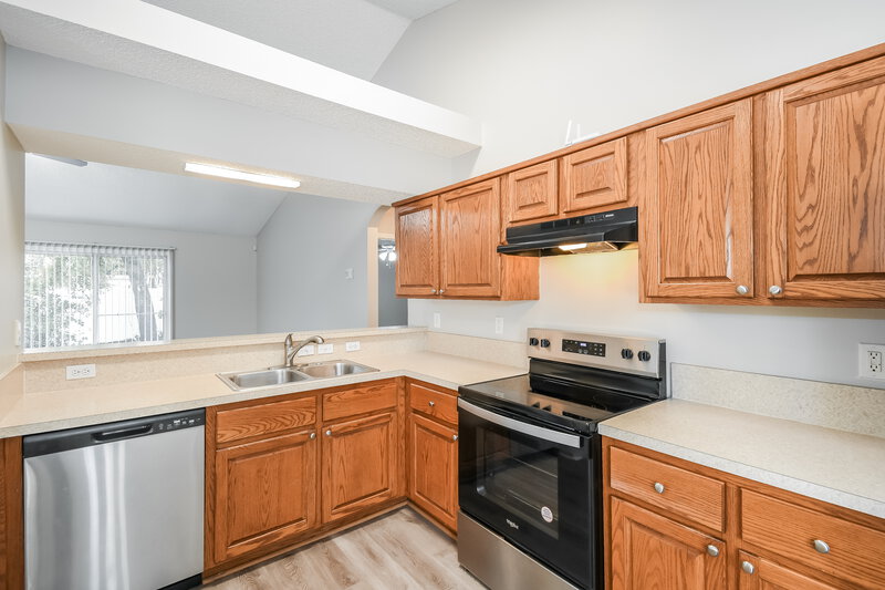 1,875/Mo, 3445 Shelley Dr Green Cove Springs, FL 32043 Kitchen View 3