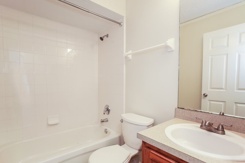 2,600/Mo, 3445 Shelley Dr Green Cove Springs, FL 32043 Bathroom View