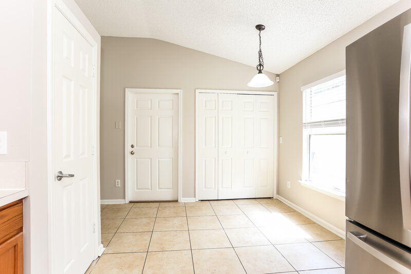 2,075/Mo, 854 S Lilac Loop Saint Johns, FL 32259 Breakfast Nook View