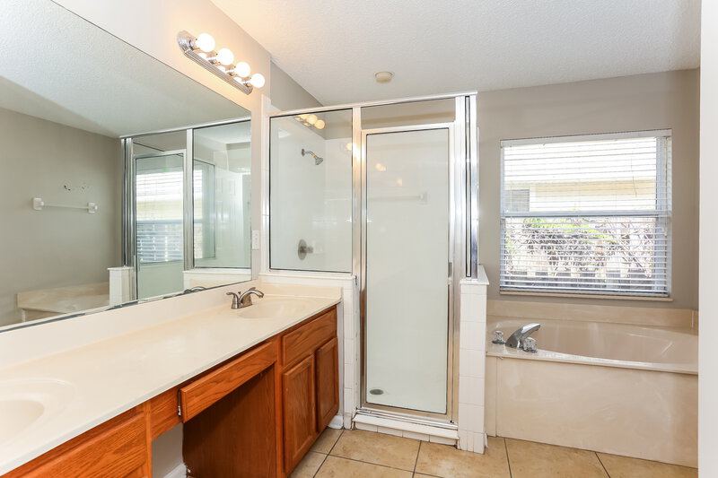 2,075/Mo, 854 S Lilac Loop Saint Johns, FL 32259 Main Bathroom View