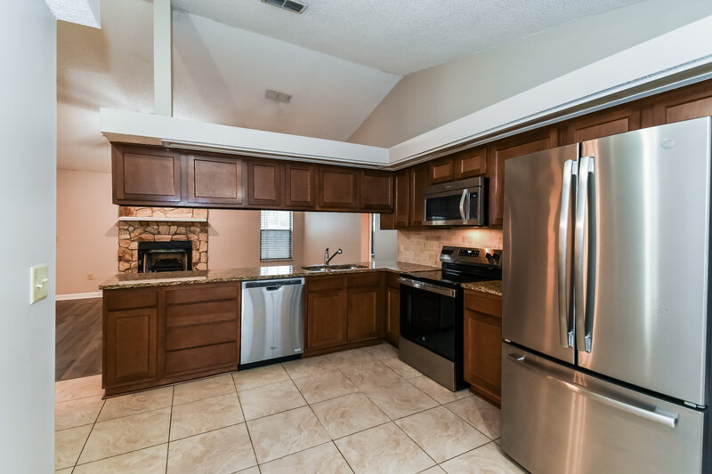 1,715/Mo, 3212 Trishas Ct Green Cove Springs, FL 32043 Kitchen View