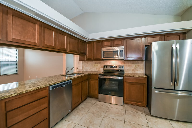 1,715/Mo, 3212 Trishas Ct Green Cove Springs, FL 32043 Kitchen View 2