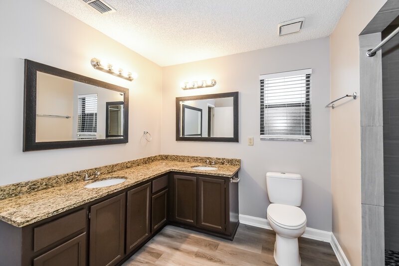 1,715/Mo, 3212 Trishas Ct Green Cove Springs, FL 32043 Main Bathroom View