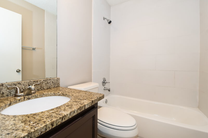 1,715/Mo, 3212 Trishas Ct Green Cove Springs, FL 32043 Bathroom View