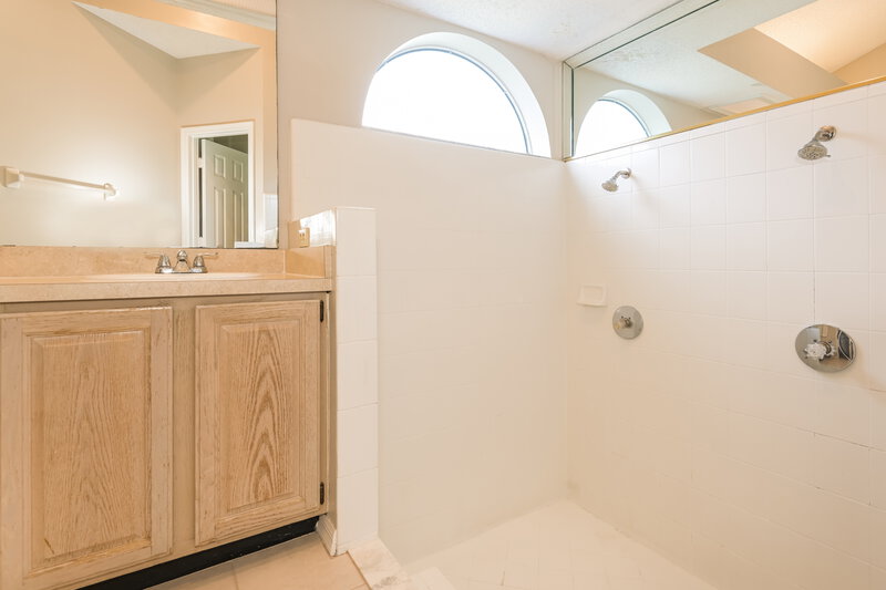 1,990/Mo, 9157 Camshire Dr Jacksonville, FL 32244 Main Bathroom View 2