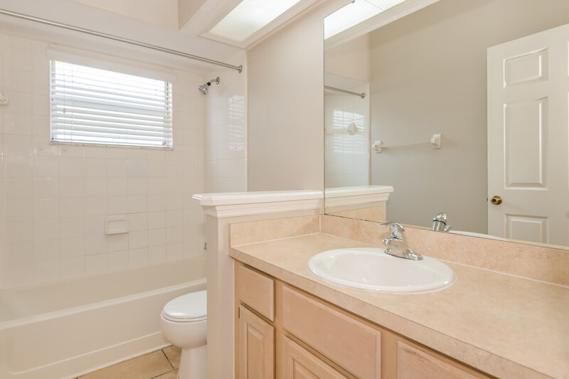 1,990/Mo, 9157 Camshire Dr Jacksonville, FL 32244 Bathroom View