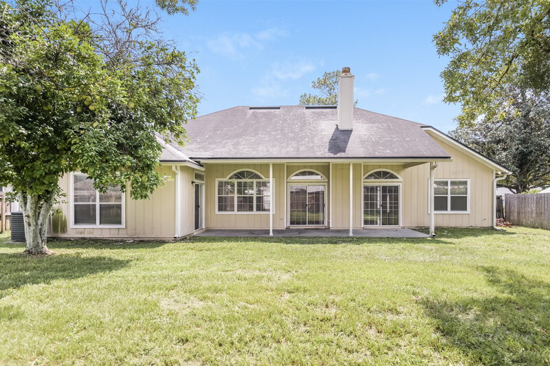1,990/Mo, 9157 Camshire Dr Jacksonville, FL 32244 Rear View