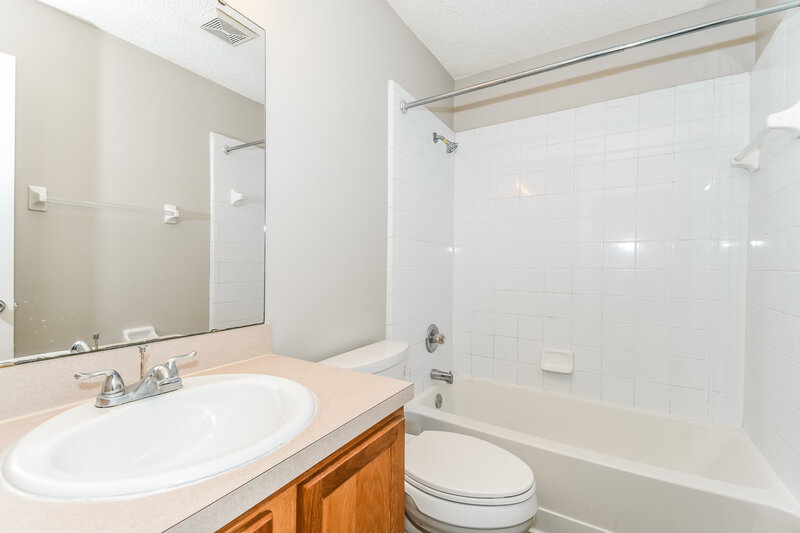 1,785/Mo, 10335 Homard Blvd N Jacksonville, FL 32225 Bathroom View