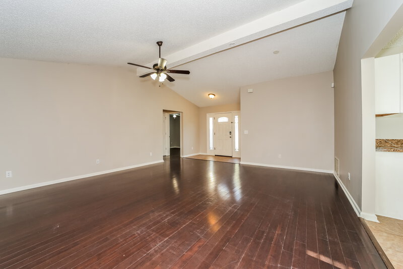 1,850/Mo, 7788 Macdougall Dr Jacksonville, FL 32244 Living Room View 2