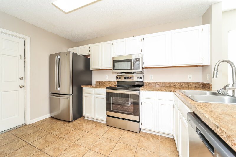 1,850/Mo, 7788 Macdougall Dr Jacksonville, FL 32244 Kitchen View