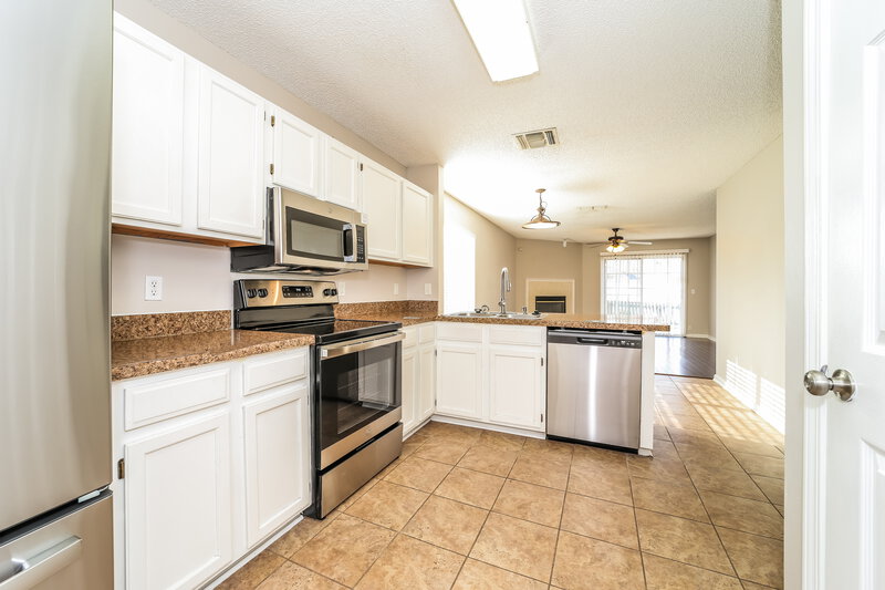1,850/Mo, 7788 Macdougall Dr Jacksonville, FL 32244 Kitchen View 2