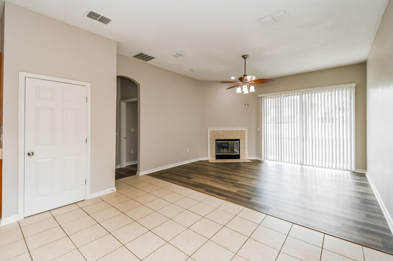 2,075/Mo, 3953 Leatherwood Dr Orange Park, FL 32065 Living Room View