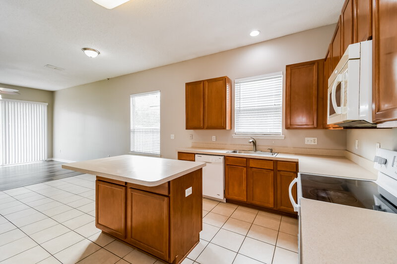 2,075/Mo, 3953 Leatherwood Dr Orange Park, FL 32065 Kitchen View