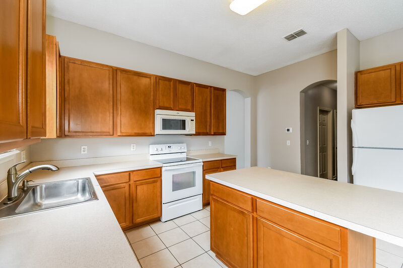 2,075/Mo, 3953 Leatherwood Dr Orange Park, FL 32065 Kitchen View 2