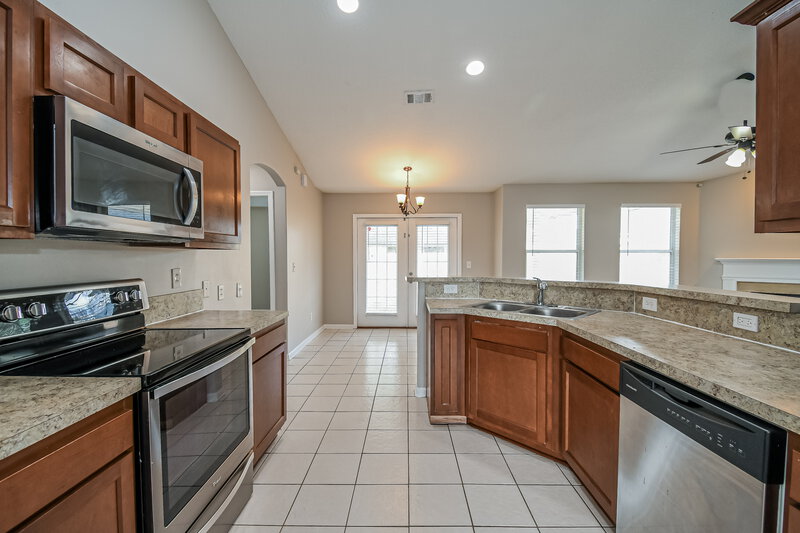 1,840/Mo, 10341 Shelby Creek Rd N Jacksonville, FL 32221 Kitchen View 2