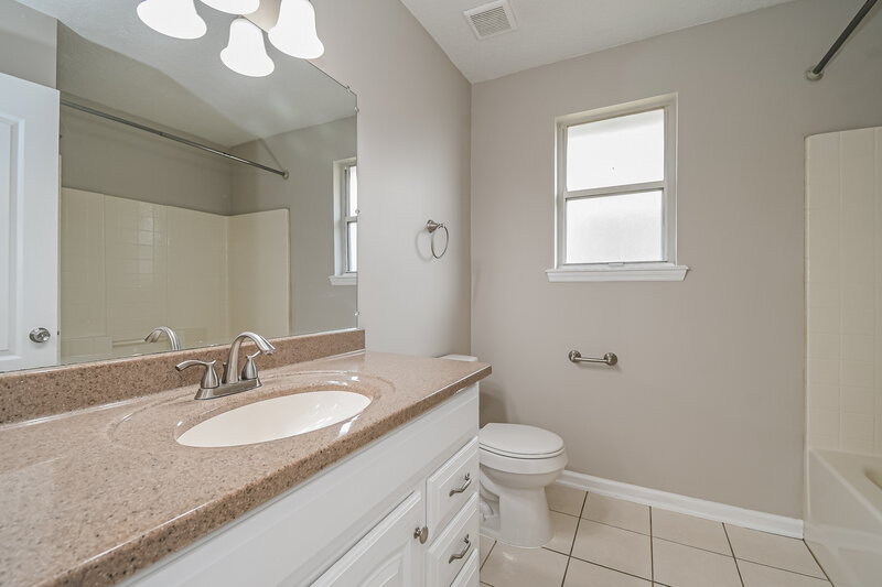 1,840/Mo, 10341 Shelby Creek Rd N Jacksonville, FL 32221 Bathroom View