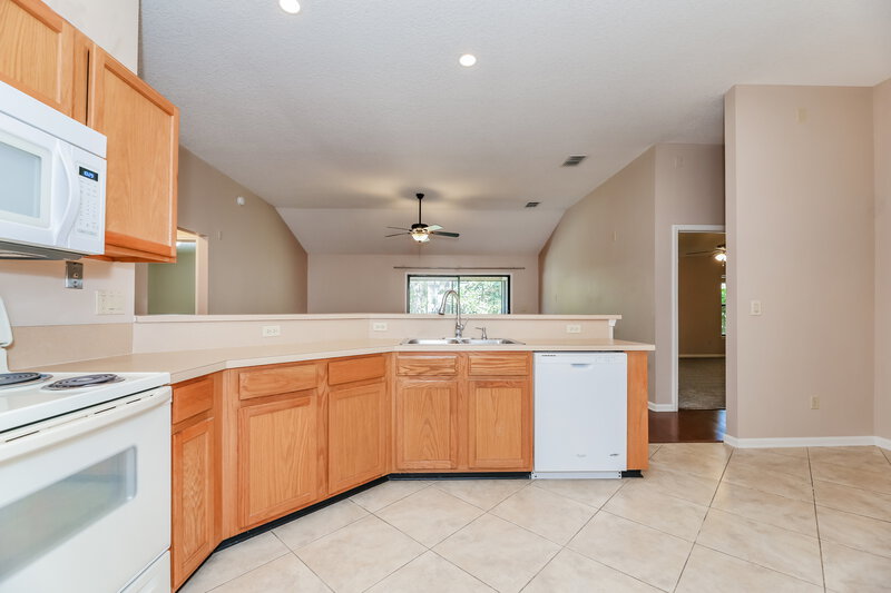 2,245/Mo, 852 W American Eagle Dr St Augustine, FL 32092 Kitchen View