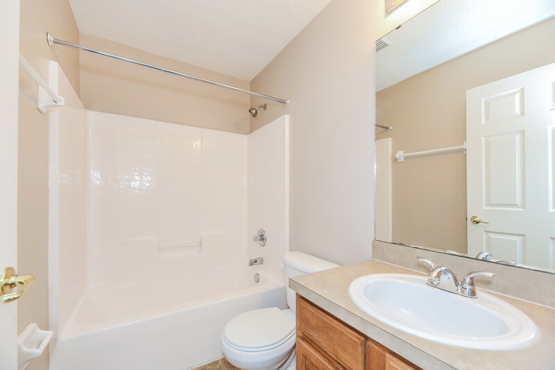 2,245/Mo, 852 W American Eagle Dr St Augustine, FL 32092 Bathroom View