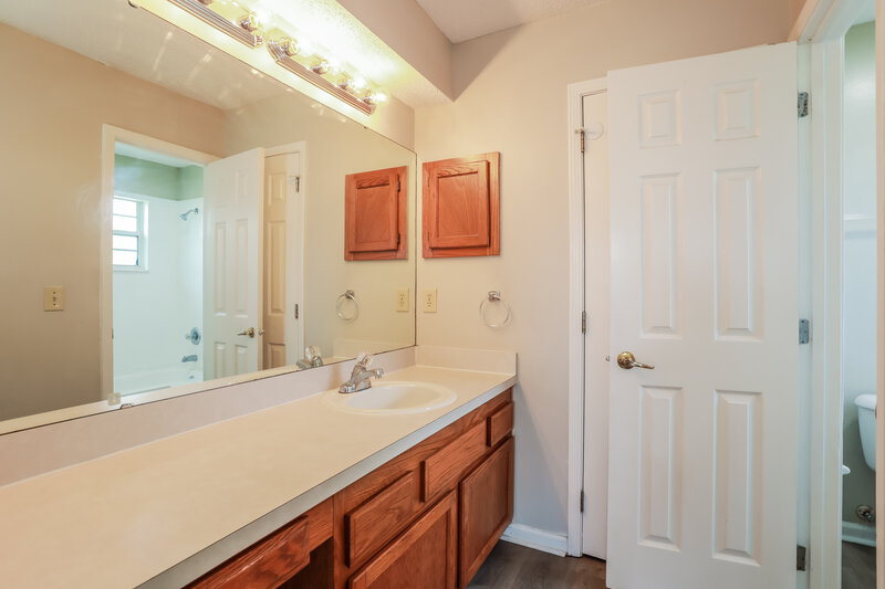 1,840/Mo, 3183 Olde Sutton Parke Dr Orange Park, FL 32073 Main Bathroom View
