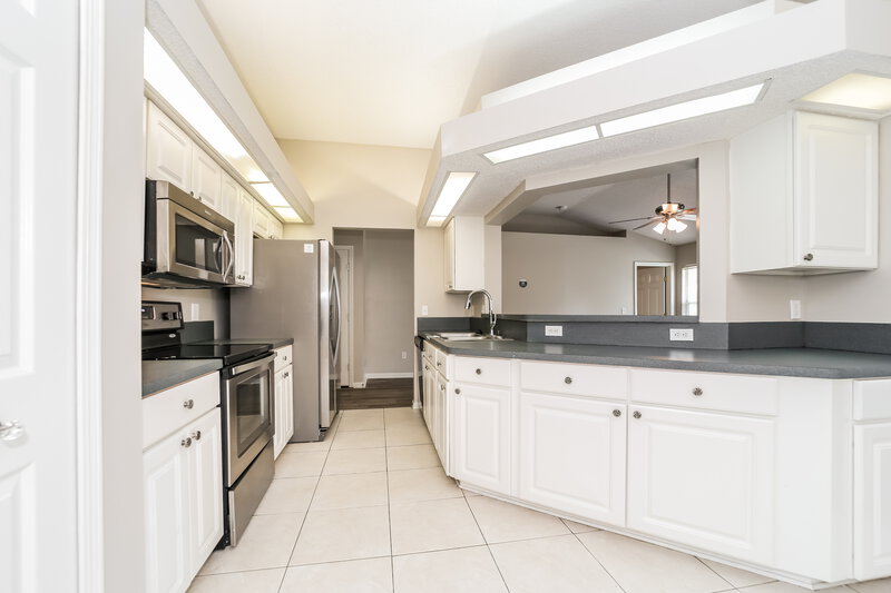 2,370/Mo, 2429 Egrets Glade Dr Jacksonville, FL 32224 Kitchen View 2