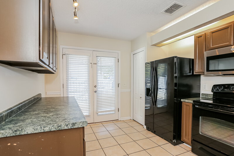 1,940/Mo, 9591 Sugar Hollow Ln Jacksonville, FL 32256 Kitchen View