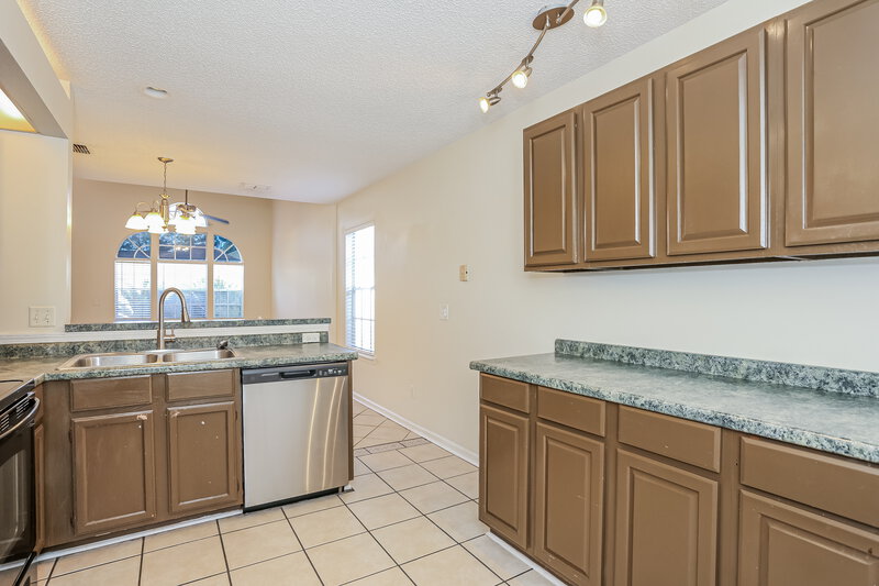 1,940/Mo, 9591 Sugar Hollow Ln Jacksonville, FL 32256 Kitchen View 3