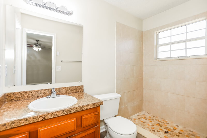 1,680/Mo, 8386 Fire Fly Ln Jacksonville, FL 32244 Main Bathroom View
