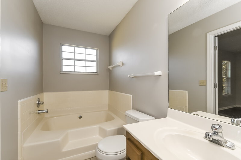 2,190/Mo, 12401 Nesting Eagles Way Jacksonville, FL 32225 Main Bathroom View