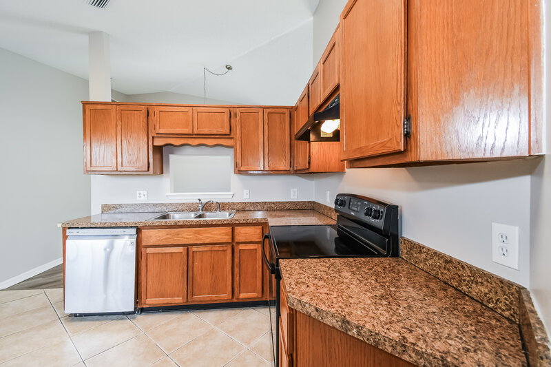 1,700/Mo, 7748 Collins Ridge Blvd Jacksonville, FL 32244 Kitchen View