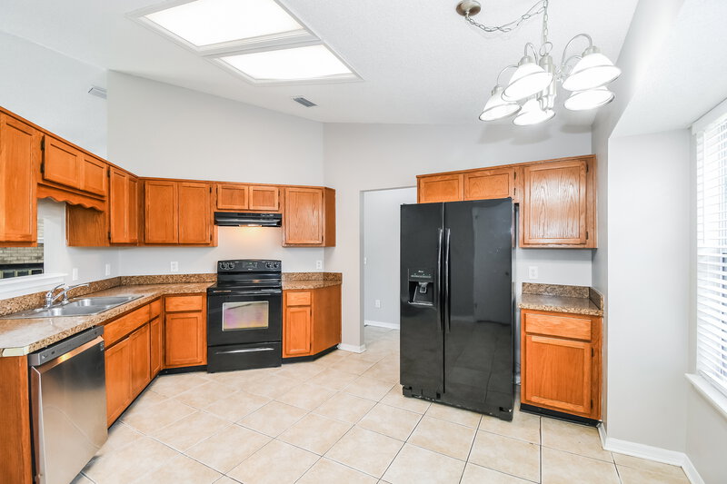 1,700/Mo, 7748 Collins Ridge Blvd Jacksonville, FL 32244 Kitchen View 2