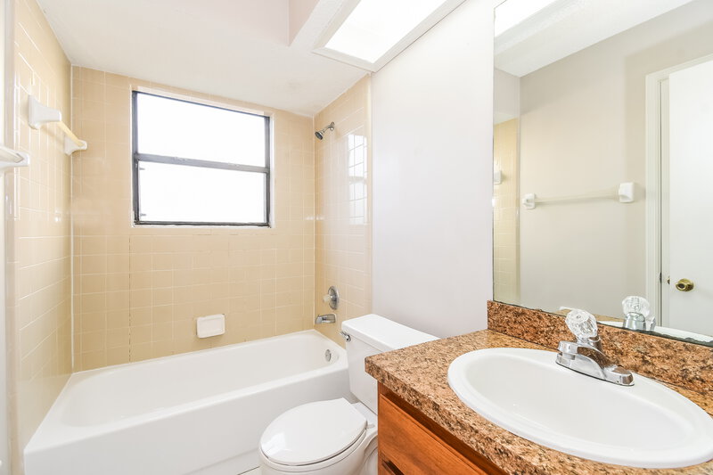 1,700/Mo, 7748 Collins Ridge Blvd Jacksonville, FL 32244 Bathroom View