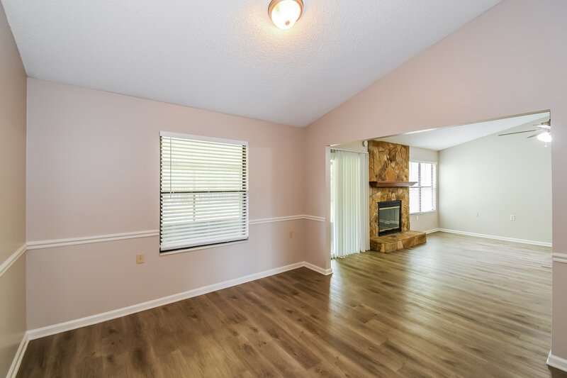 1,735/Mo, 1373 Rose Hill Dr E Jacksonville, FL 32221 Living Room View