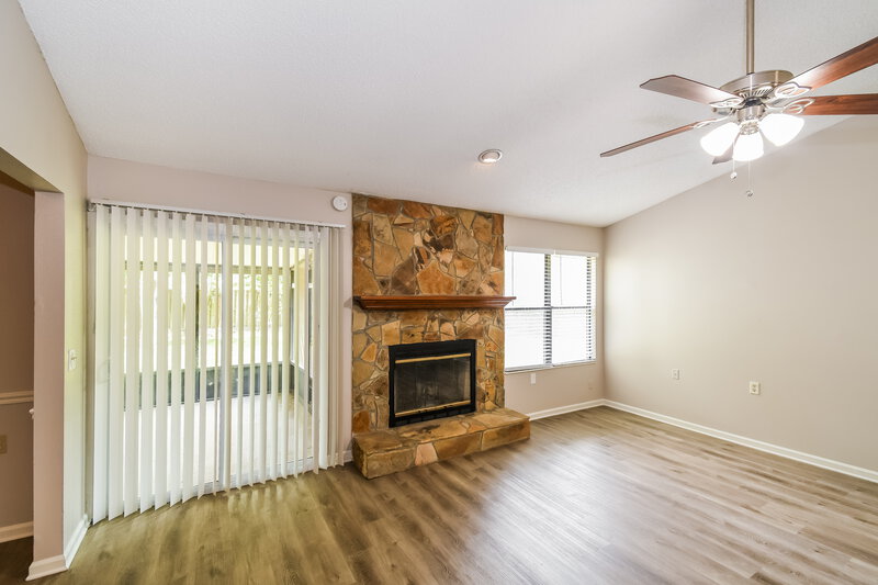 1,735/Mo, 1373 Rose Hill Dr E Jacksonville, FL 32221 Living Room View 2