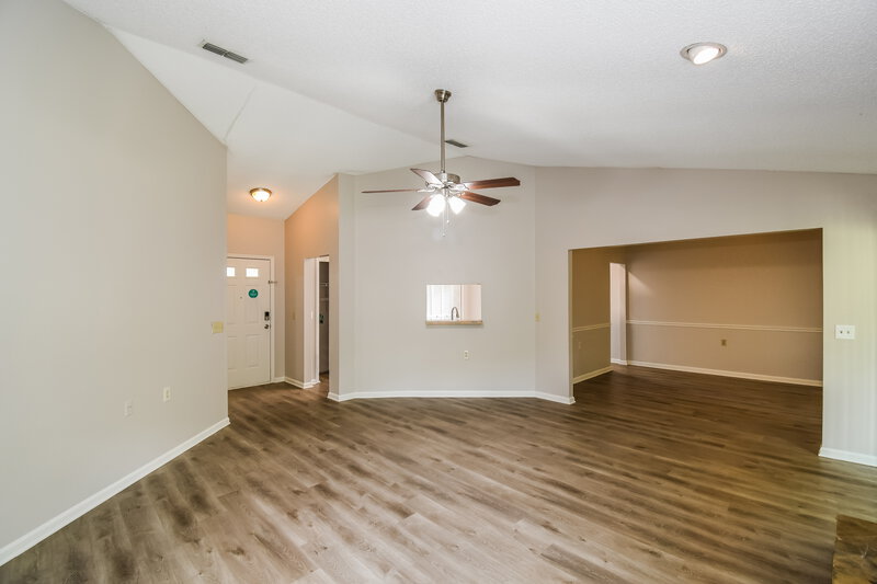 1,735/Mo, 1373 Rose Hill Dr E Jacksonville, FL 32221 Living Room View 3