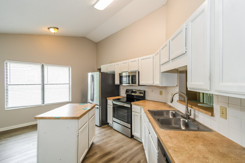 1,735/Mo, 1373 Rose Hill Dr E Jacksonville, FL 32221 Kitchen View