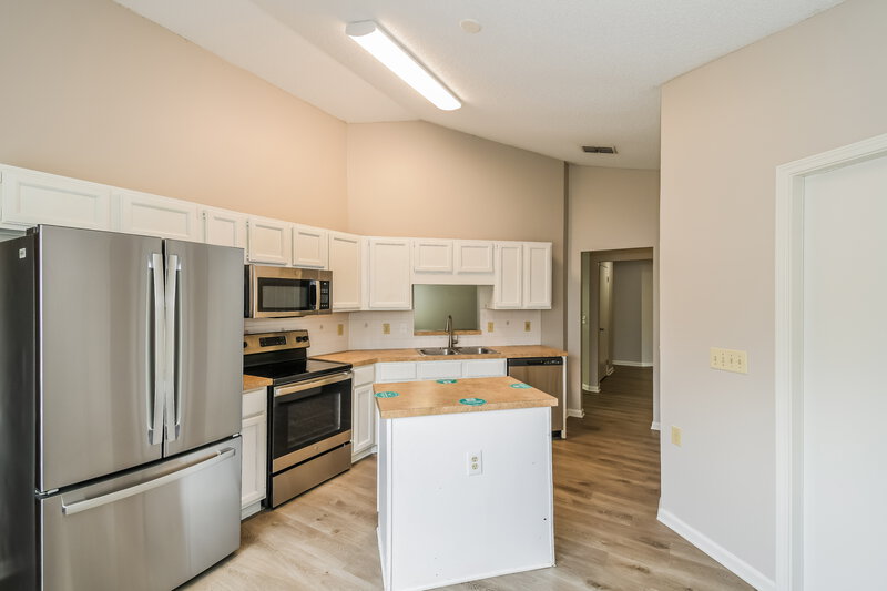 1,735/Mo, 1373 Rose Hill Dr E Jacksonville, FL 32221 Kitchen View 2