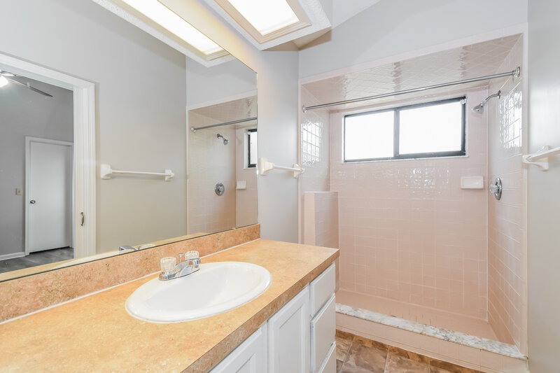 1,735/Mo, 1373 Rose Hill Dr E Jacksonville, FL 32221 Main Bathroom View