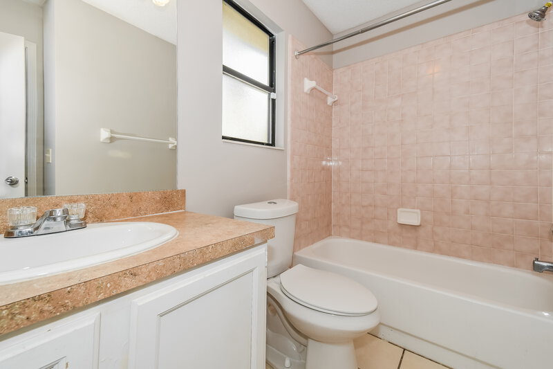 1,735/Mo, 1373 Rose Hill Dr E Jacksonville, FL 32221 Bathroom View