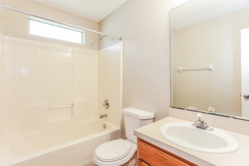 1,720/Mo, 8059 Carisbrook Ct Jacksonville, FL 32244 Bathroom View