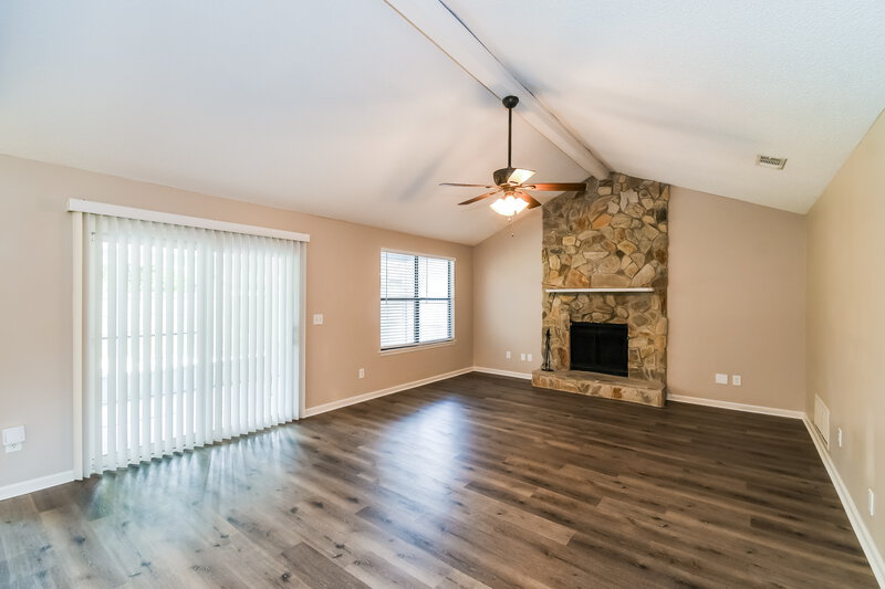 2,240/Mo, 3303 Hampstead Dr Jacksonville, FL 32225 Living Room View