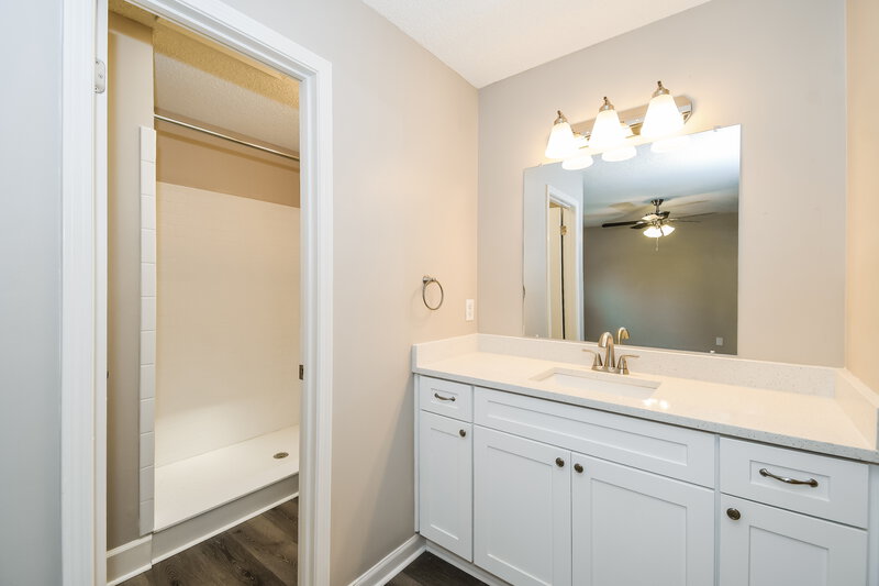 2,240/Mo, 3303 Hampstead Dr Jacksonville, FL 32225 Main Bathroom View