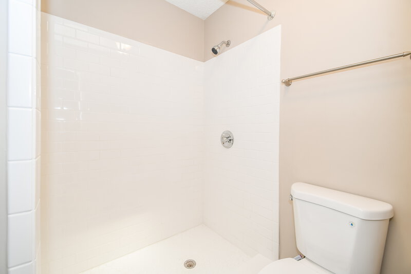 2,240/Mo, 3303 Hampstead Dr Jacksonville, FL 32225 Main Bathroom View 2