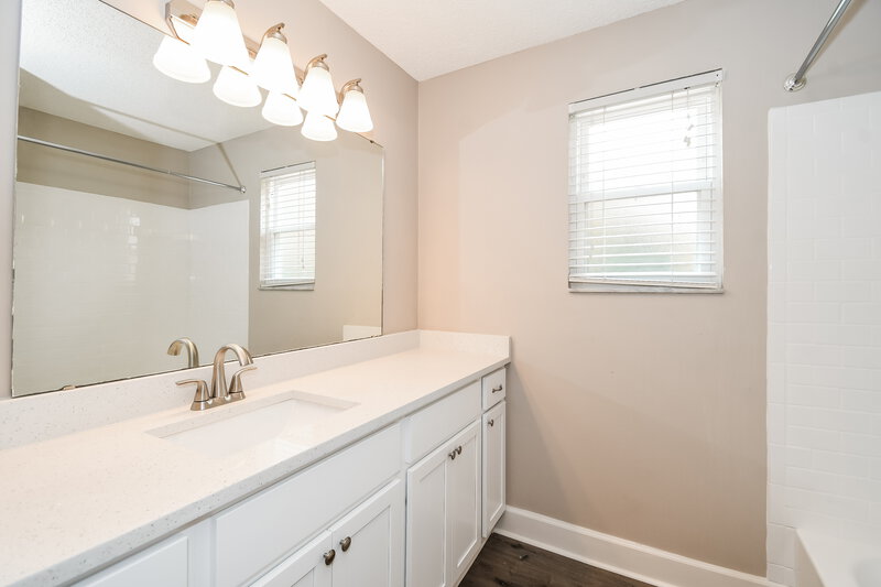 2,240/Mo, 3303 Hampstead Dr Jacksonville, FL 32225 Bathroom View