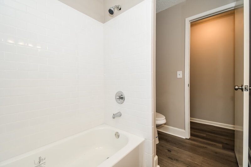 2,240/Mo, 3303 Hampstead Dr Jacksonville, FL 32225 Bathroom View 2