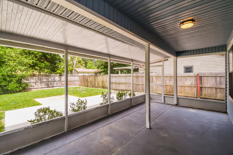 2,240/Mo, 3303 Hampstead Dr Jacksonville, FL 32225 Sun Room View