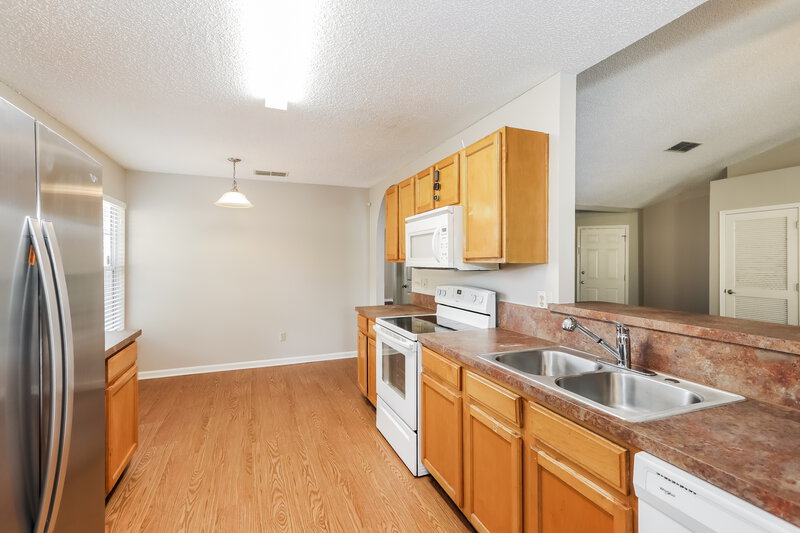 2,560/Mo, 7746 Spring Branch Dr N Jacksonville, FL 32221 Kitchen View 2