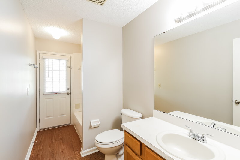 2,560/Mo, 7746 Spring Branch Dr N Jacksonville, FL 32221 Bathroom View