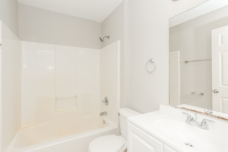 0/Mo, 3388 Volley Dr Jacksonville, FL 32277 Bathroom View